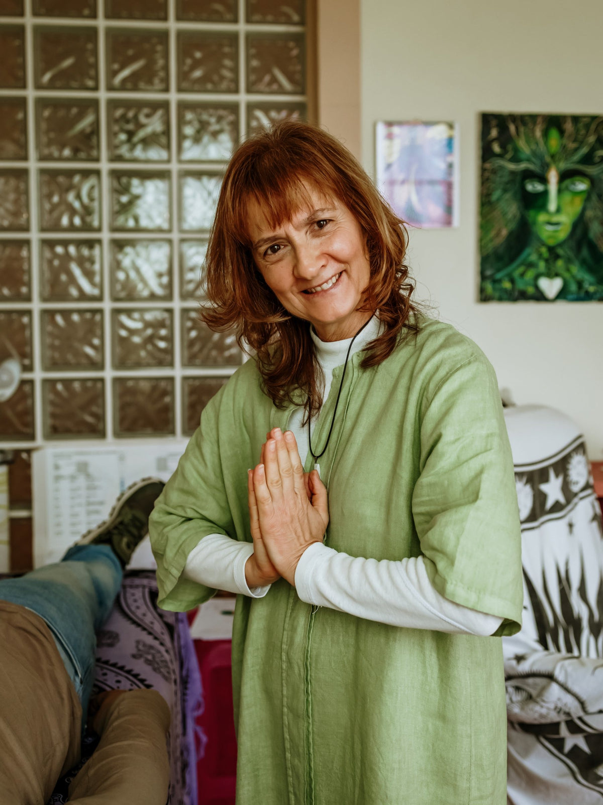 Elsa Costa durante uma sessão de reequilíbrio energético